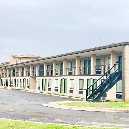 Super 8 By Wyndham-Tupelo Airport Μοτέλ Εξωτερικό φωτογραφία