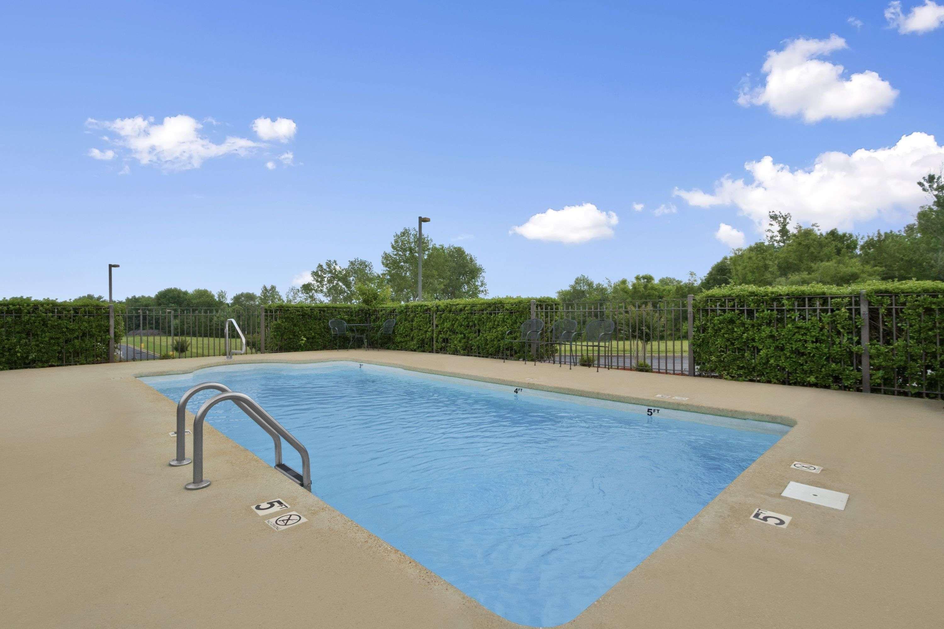 Super 8 By Wyndham-Tupelo Airport Μοτέλ Εξωτερικό φωτογραφία