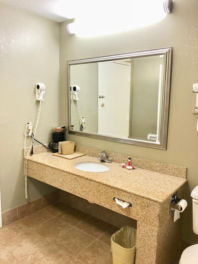 Super 8 By Wyndham-Tupelo Airport Μοτέλ Εξωτερικό φωτογραφία